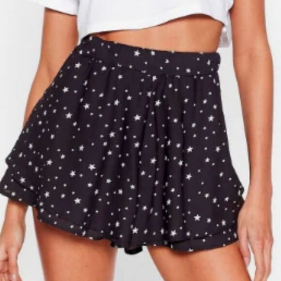 NEW NASTYGAL Let the Sky Fall Star Tiered Shorts Black Womens Size 4 - Picture 1 of 8